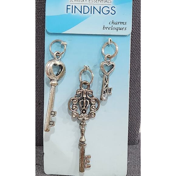 Jewelry Essentials Findings 3 Piece Old Fashioned Key Charms Silver NWT - Picture 1 of 3
